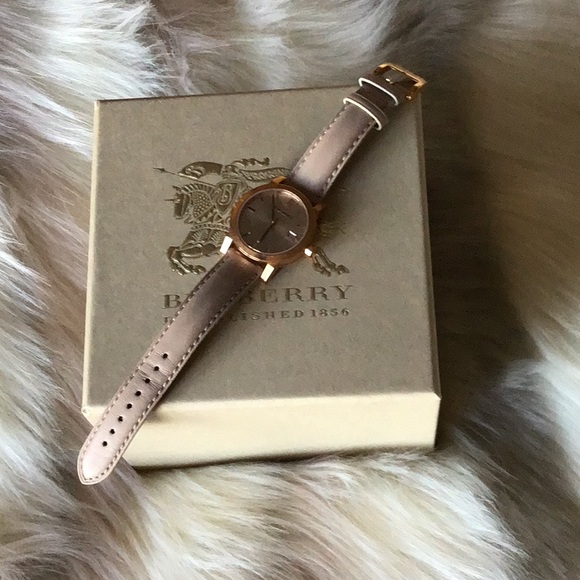 Like New Rose Gold Burberry Watch - Picture 2 of 9